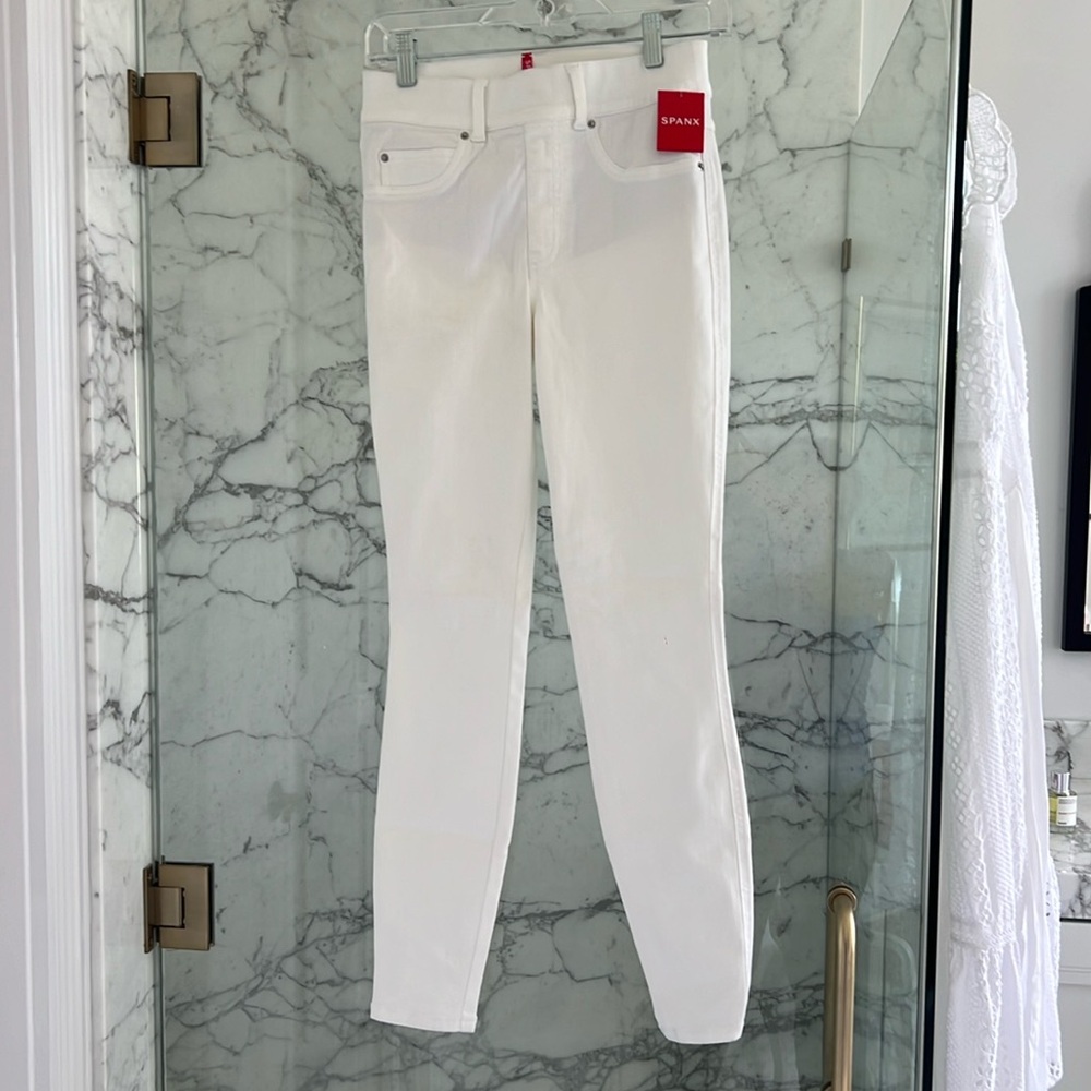 Spanx white pull on jeans with pockets XS